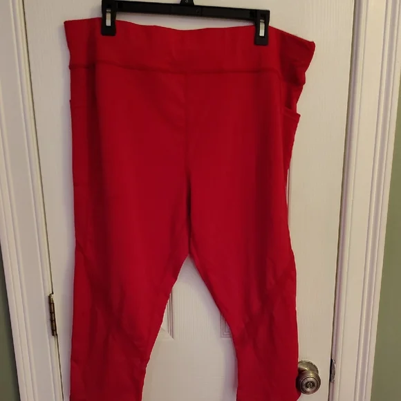 Red Athletic Tank and Capri Leggings Set - Picture 4 of 9